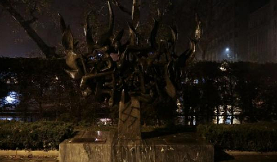 Αγνωστοι βεβήλωσαν το Μνημείο του Ολοκαυτώματος στη Θεσσαλονίκη