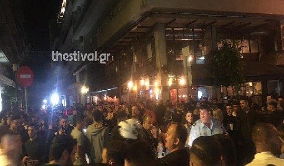 Θεσσαλονίκη: Συνωστισμός και ξύλο έξω από take away μπαρ