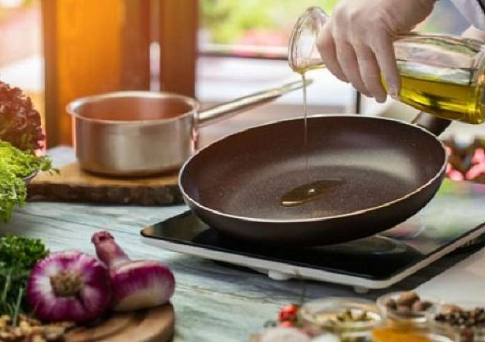 Έτσι θα καθαρίσετε εύκολα τα αντικολλητικά τηγάνια