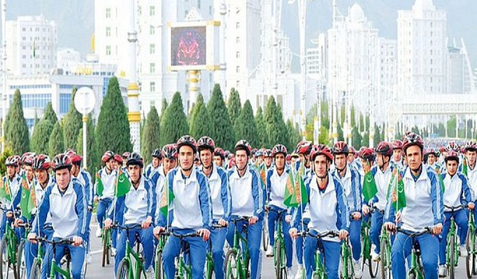 Τουρκμενιστάν: Οι Αρχές συγκέντρωσαν τουλάχιστον 7.000 ανθρώπους για μαζικό αθλητισμό