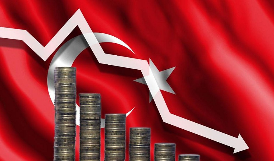 Τουρκία: Ανοιχτό το σενάριο capital controls μετά τον καταποντισμό της λίρας