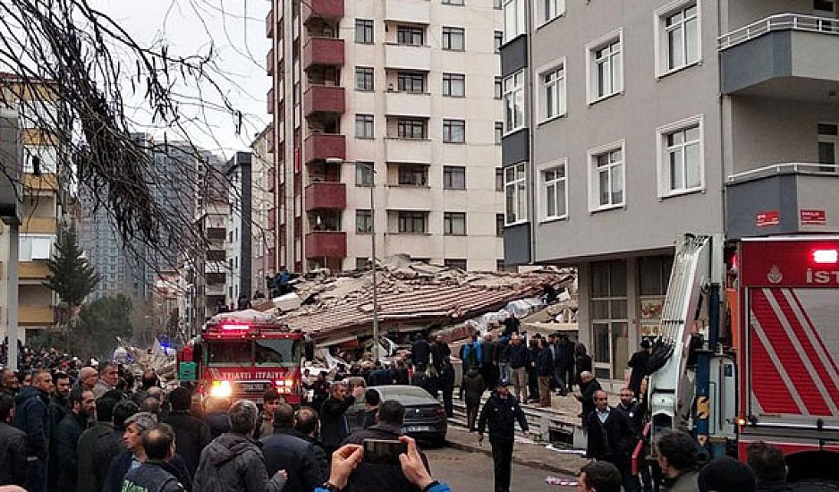 Κωνσταντινούπολη: Κατέρρευσε εξαώροφο κτίριο. Δύο νεκροί. Η στιγμή της κατάρρευσης