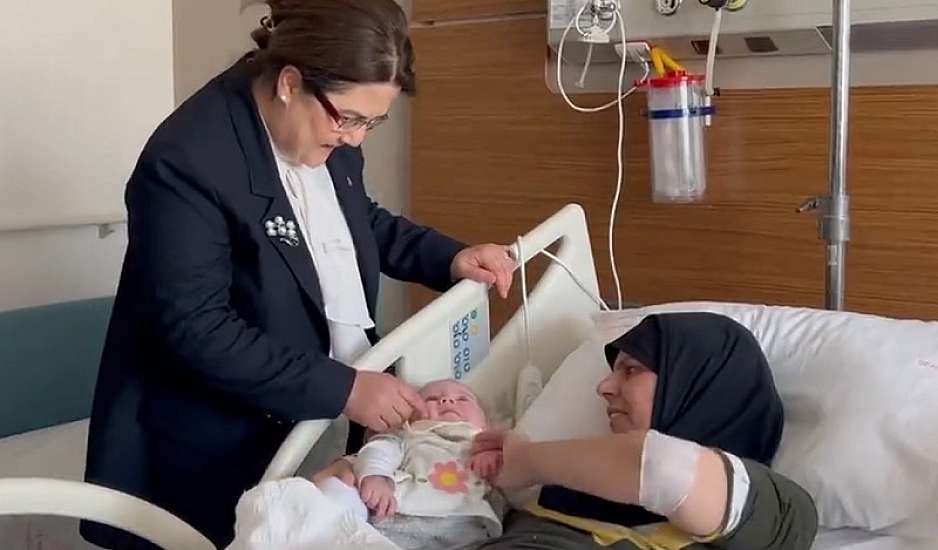 Τουρκία: Μητέρα επανενώθηκε με το μωρό της σχεδόν δύο μήνες μετά τον σεισμό