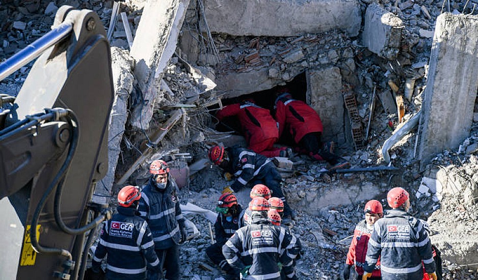 Στους 41 οι νεκροί από τον σεισμό στην Τουρκία - Σταμάτησαν τις επιχειρήσεις διάσωσης
