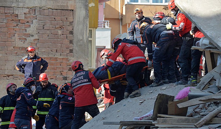 Τουρκία: Δύο επιζώντες ανασύρθηκαν από τα συντρίμμια 208 ώρες μετά τον σεισμό