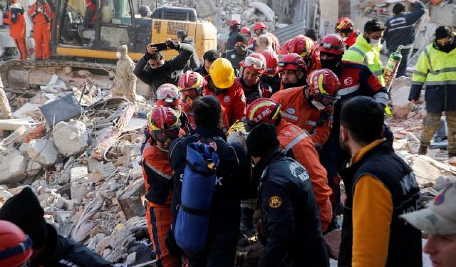 Τουρκία: Μια γυναίκα ανασύρθηκε ζωντανή στο Χατάι, 205 ώρες μετά τον σεισμό