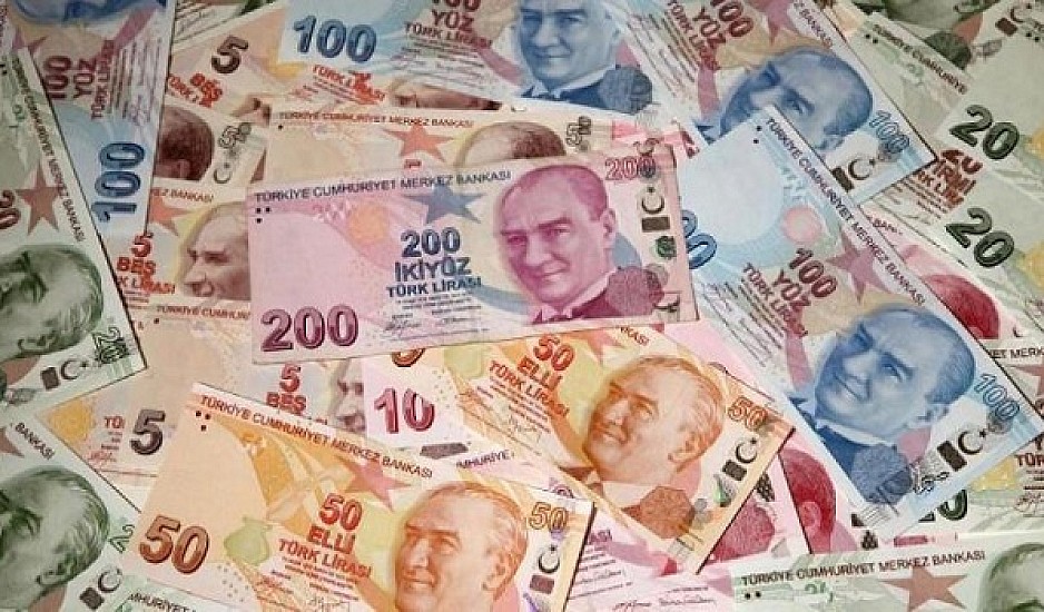 Η τουρκική οικονομία καταρρέει - Σε νέο ιστορικό χαμηλό η λίρα