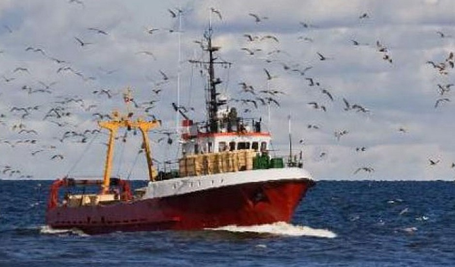 Τουρκικά αλιευτικά έφτασαν μέχρι τις ακτές της Μυκόνου για να ψαρέψουν