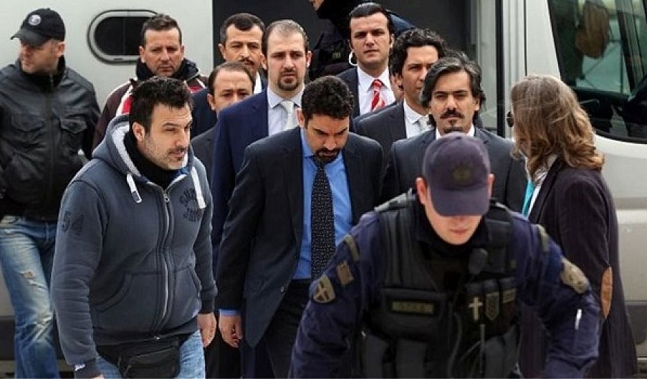 Anadolu: Η Τουρκία ζητεί τη συμβολή της Interpol για τη σύλληψη και έκδοση των 8