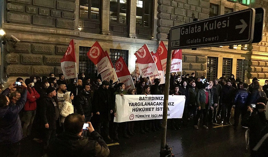 Στους δρόμους οι Τούρκοι για την οικονομική κρίση