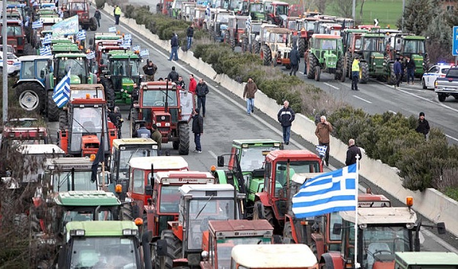 Κλειστή η Αθηνών - Λαμίας από αγρότες. Πώς διεξάγεται η κυκλοφορία