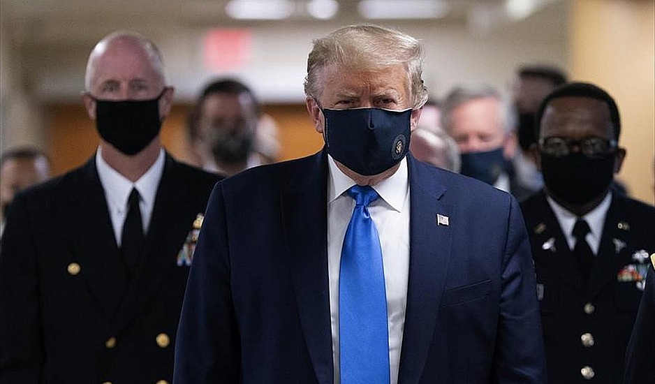 Στροφή από τον Τραμπ: Μήνυμα στους Αμερικάνους - Φοράτε μάσκα, χρησιμοποιείτε αντισηπτικό