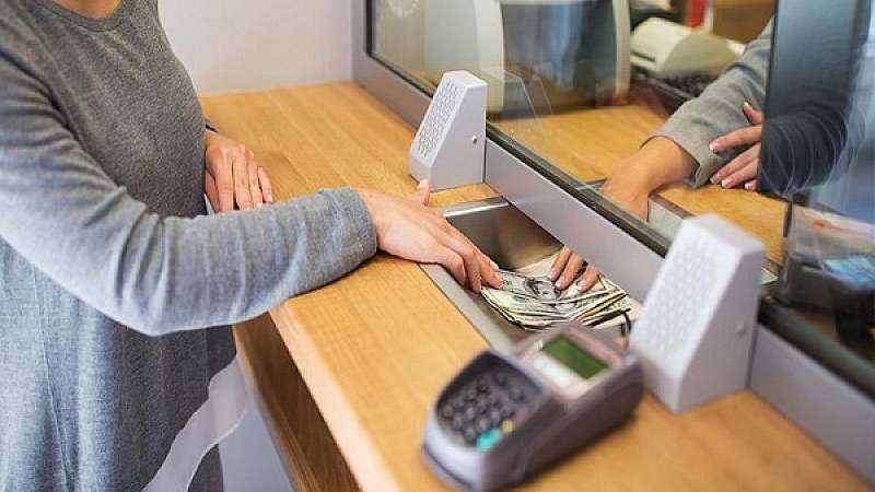 Κλείνουν οι τράπεζες τις μέρες του Πάσχα – Τι θα γίνει με πληρωμές και δώρα