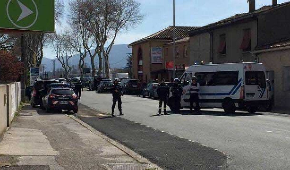 Γαλλία - ομηρεία: Δύο νεκροί και τρεις τραυματίες, Μαροκινός ο δράστης. LIVE εικόνα