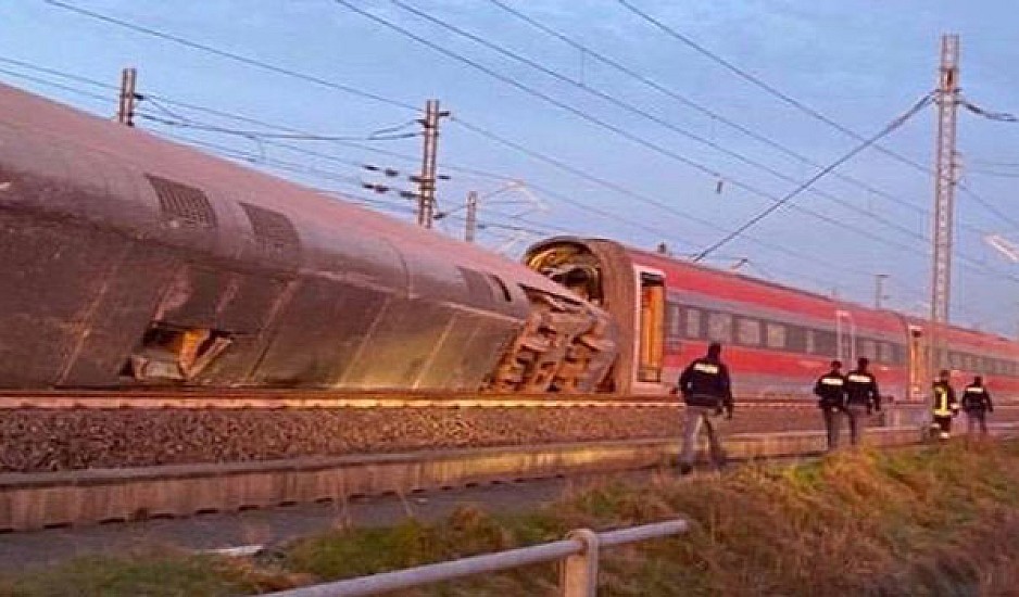 Εκτροχιασμός τρένου με τουλάχιστον δύο νεκρούς κοντά στο Μιλάνο