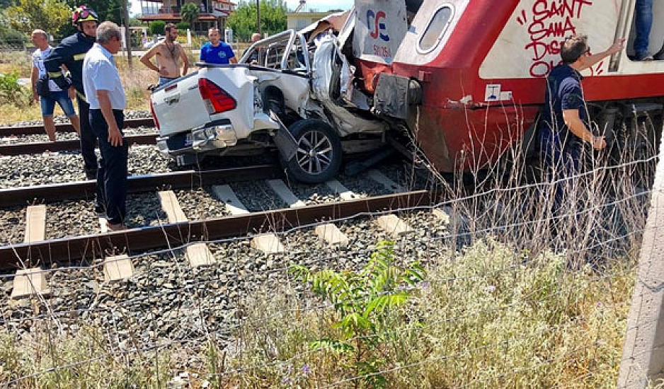 Σύγκρουση τρένου με αυτοκίνητο στη Θεσσαλονίκη