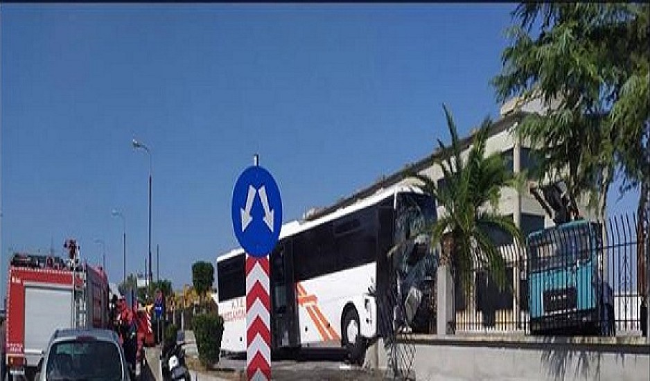 Είχαν Άγιο - Συγκλονιστικές εικόνες από το τροχαίο λεωφορείου του ΚΤΕΛ Θεσσαλονίκης. 12 τραυματίες