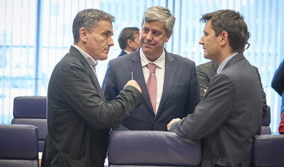 Περικοπές συντάξεων και αναδρομικά στο τραπέζι του Eurogroup