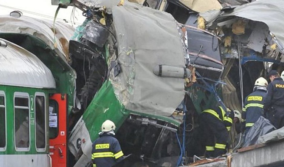 Τσεχία: Σύγκρουση τρένων - Πληροφορίες για τρεις νεκρούς και δεκάδες τραυματίες