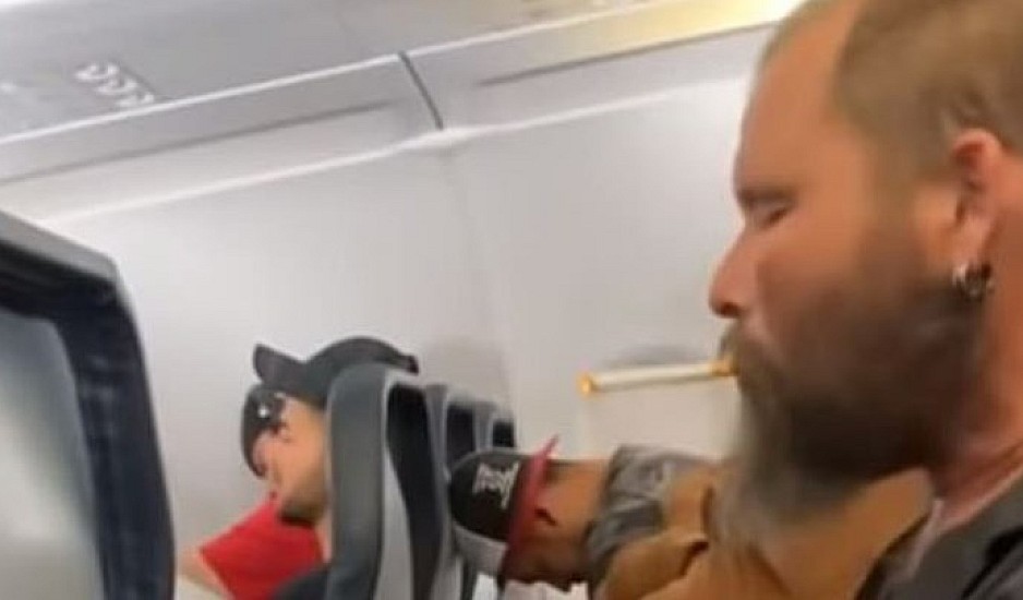 Πανικός με επιβάτη που άναψε τσιγάρο σε αεροπλάνο κατά τη διάρκεια της πτήσης