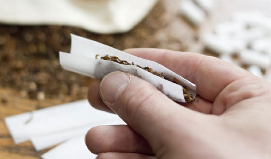 Έρευνα: Όσοι στρίβουν το δικό τους τσιγάρο, είναι πιο δύσκολο να το κόψουν