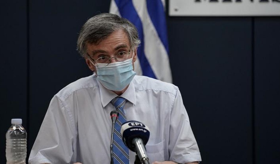 Τσιόδρας: Ο κορονοϊός ήρθε για να μείνει. Το 72% των Ελλήνων λέει ναι στο εμβόλιο