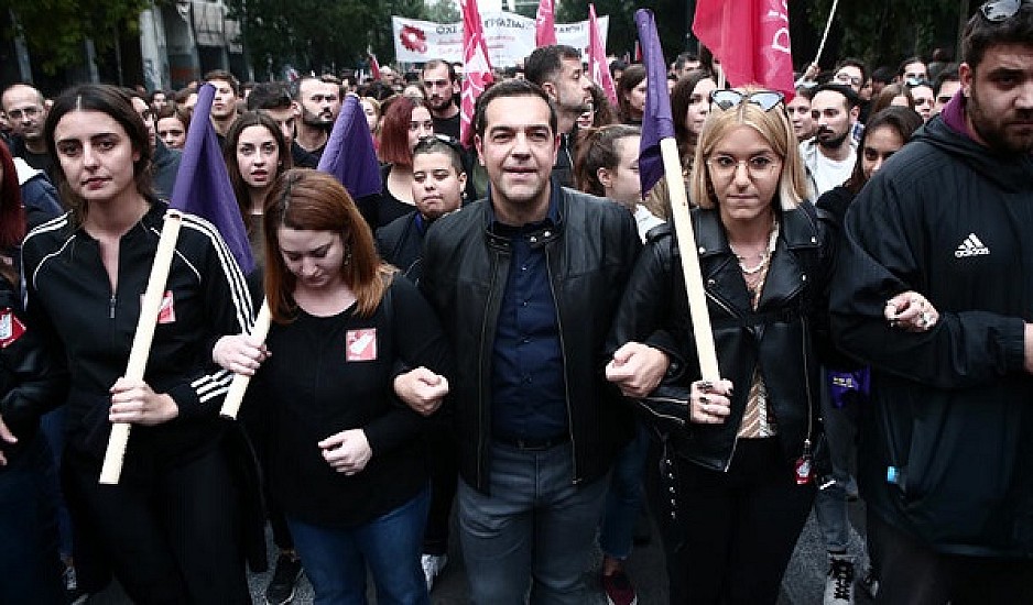 Ο Τσίπρας επικεφαλής του ΣΥΡΙΖΑ στην πορεία στην πρεσβεία των ΗΠΑ