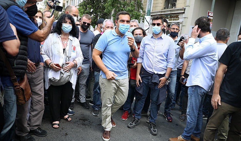 Στην απεργιακή κινητοποίηση στο κέντρο της Αθήνας, ο Αλέξης Τσίπρας και στελέχη του ΣΥΡΙΖΑ