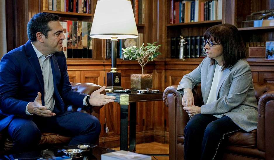 Συνάντηση Τσίπρα - Σακελλαροπούλου: Έχει έρθει η ώρα το πολιτικό σύστημα να αναλάβει τις ευθύνες του