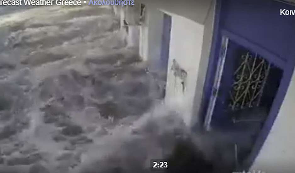 Σάμος: Βίντεο ντοκουμέντο με το τσουνάμι που χτύπησε το νησί μετά τον φονικό σεισμό