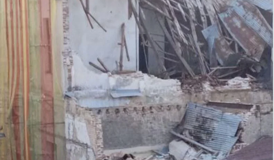 Τύρναβος: Kατέρρευσε σκεπή κτιρίου – Δεν υπήρξαν θύματα