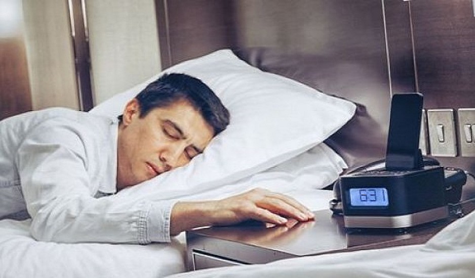 Sleep texting: Γιατί δεν πρέπει να στέλνετε μηνύματα στον ύπνο σας;
