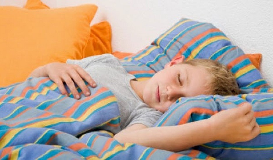 Ώρα για ύπνο: Μέχρι πότε πρέπει να το λέμε στο παιδί – Πολύ αργότερα από όσο νομίζετε