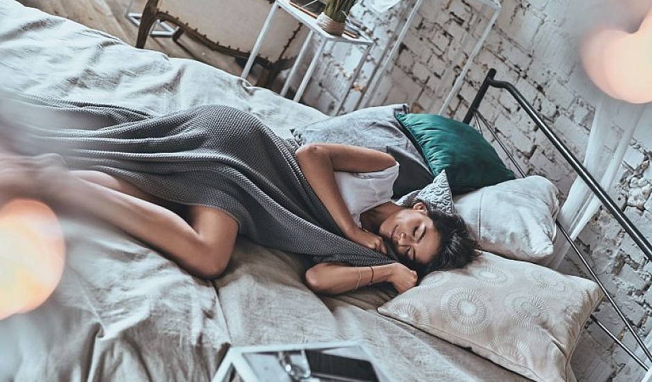 O ύπνος ανάσκελα μπορεί να είναι η λύση για πολλά προβλήματα ύπνου και υγείας
