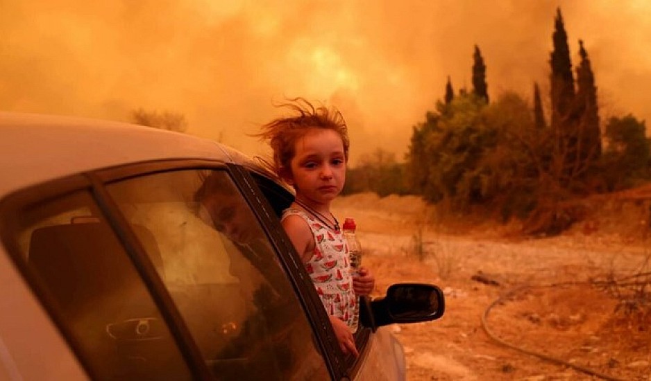 Η 9χρονη Βαλεντίνα συγκλόνισε τον πλανήτη με τα δάκρυά της:  Πίστευε ότι ο μπαμπάς της έχει καεί