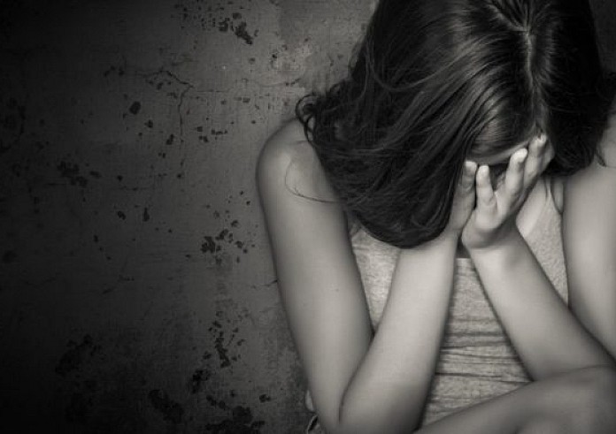 Σοκ στην Κω: 14χρονη κατήγγειλε ότι την κακοποιούσε σεξουαλικά ο πατριός της