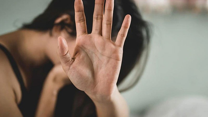 Ενδοοικογενειακή βία: «Θήλαζα και μου έριχνε μπουνιές, έδερνε και το παιδί» – Σοκάρει μαρτυρία γυναίκας