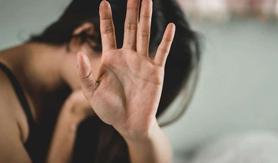 Σοκ στη Λάρισα: 20χρονη απειλούνταν και εξαναγκαζόταν σε ερωτικές συνευρέσεις