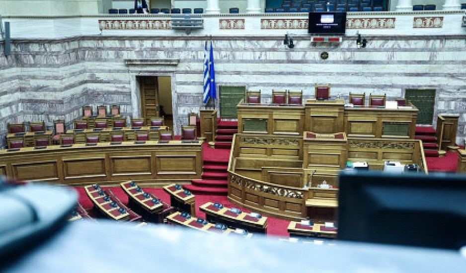 Ορκωμοσία νέας Βουλής: Τα 112 πρωτάκια και η έγκυος βουλευτής