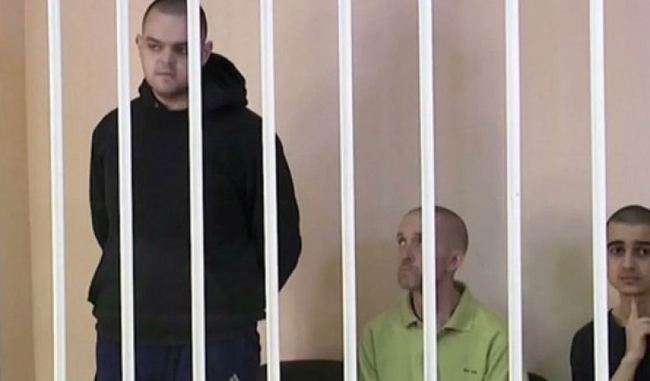 Σοκαρισμένος ο Τζόνσον από τις θανατικές καταδίκες δύο Βρετανών – Μόσχα: Υστερική η αντίδραση της Βρετανίας