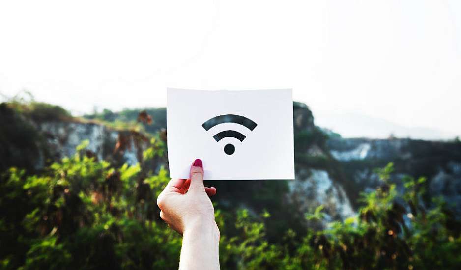 Διακοπές χωρίς WiFi; Δείτε πώς θα έχετε ίντερνετ παντού με μια κεραία σήματος - Πώς να τη φτιάξετε