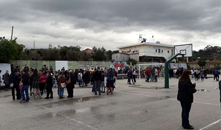 Σεισμός στην Κρήτη: Στον δρόμο οι κάτοικοι σε Χανιά και Ηράκλειο. Κλειστά τα σχολεία