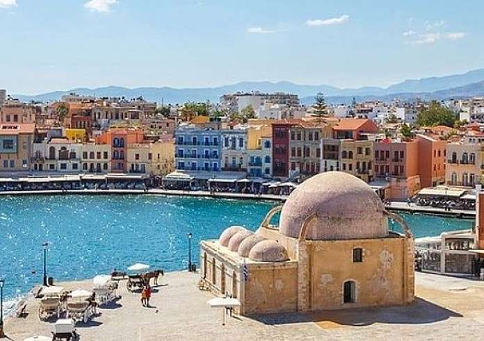 Χαμός στα Χανιά: Πιάστηκαν στα χέρια επιχειρηματίας και σερβιτόρος διπλανής ταβέρνας
