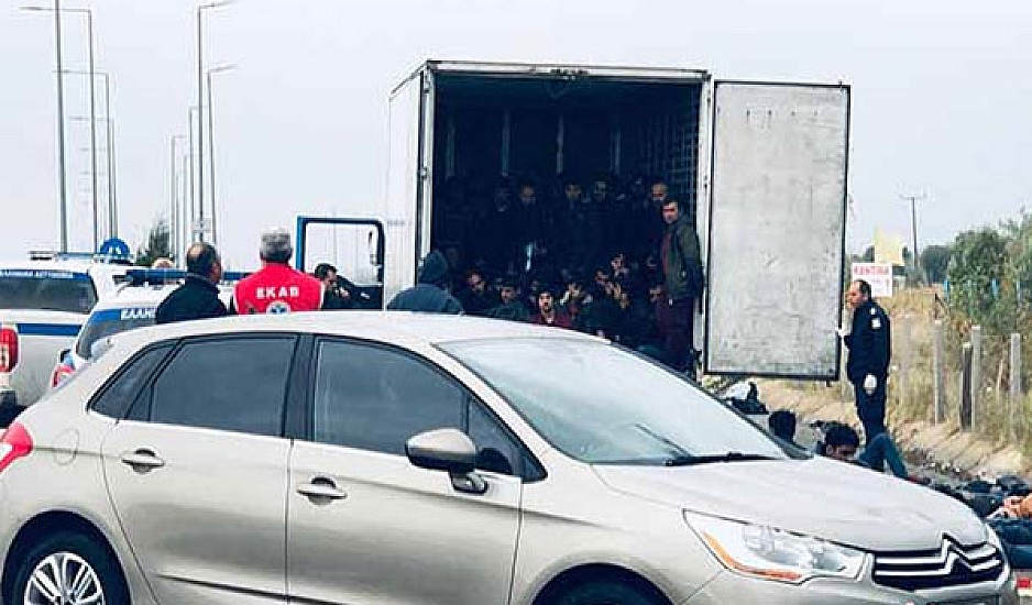 Παραλίγο νέο "Έσσεξ" στη Ξάνθη: Πάνω από 80 μετανάστες εντοπίστηκαν μέσα σε φορτηγό-ψυγείο