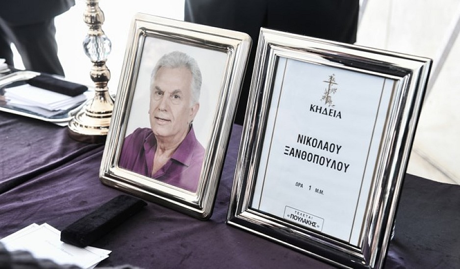 Νίκος Ξανθόπουλος: Συγκίνηση στην κηδεία του ηθοποιού – Φώναξαν Αθάνατος