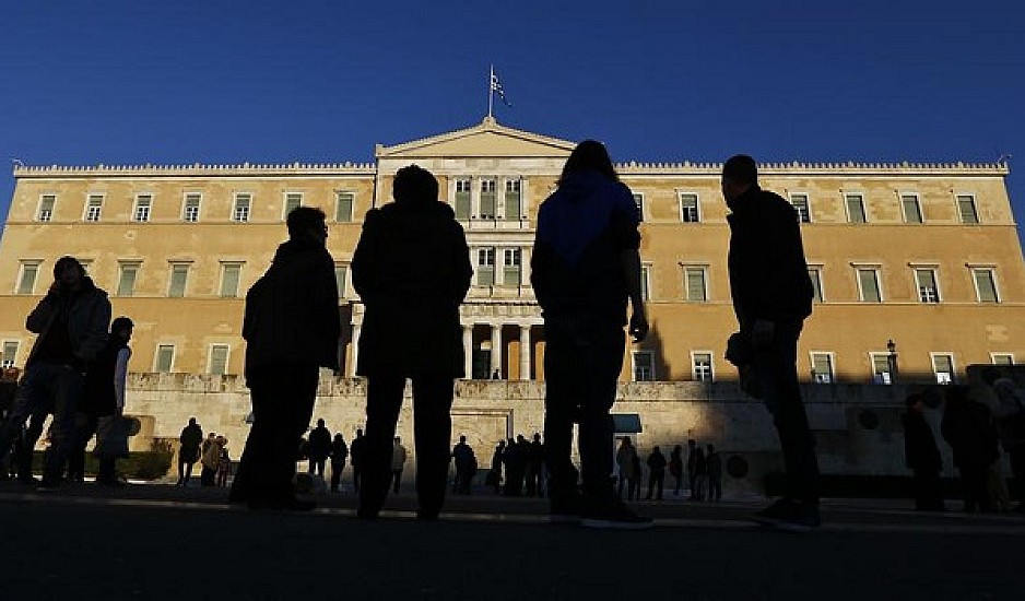 Le Monde: Χάρη στο κουράγιο των Ελλήνων  η Ελλάδα επέζησε