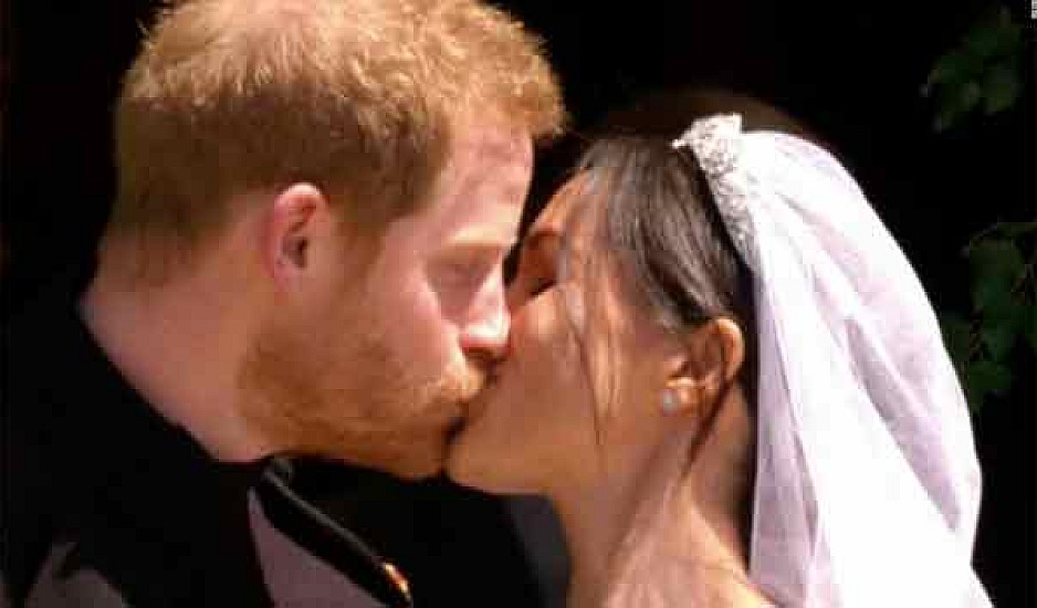 Είπαν το ναί! To πρώτο φιλί του βασιλικού ζεύγους #RoyalWedding