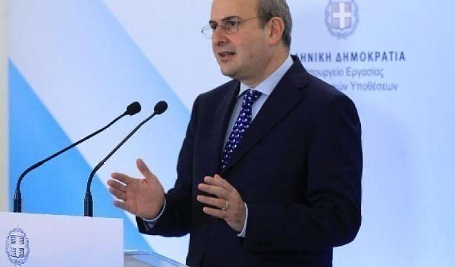 Ανακοινώσεις Χατζηδάκη για μέτρα στήριξης: Παρατείνεται για 3 μήνες το market pass – Πόσο αυξάνονται οι μισθοί στο δημόσιο