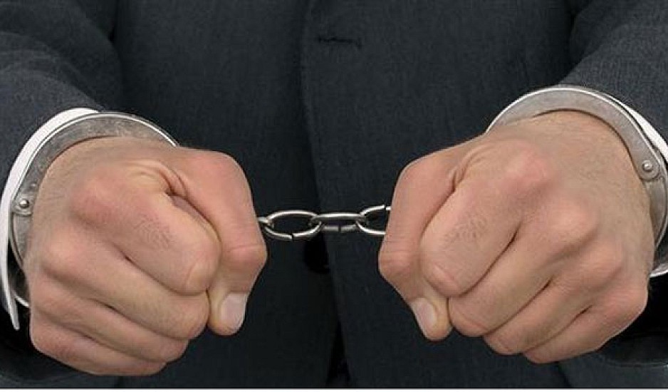 Συνελήφθη 44χρονος καθηγητής στα νότια προάστια. Είχε σχέση με 14χρονη μαθήτρια