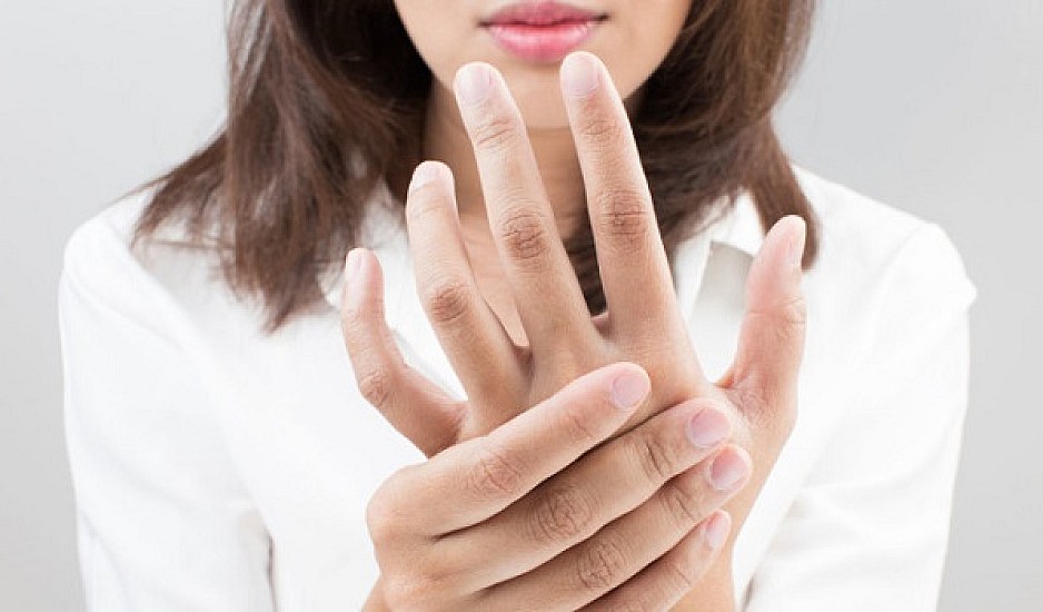 Τι σοβαρό δείχνει για την υγεία σας το μούδιασμα στα δάχτυλα
